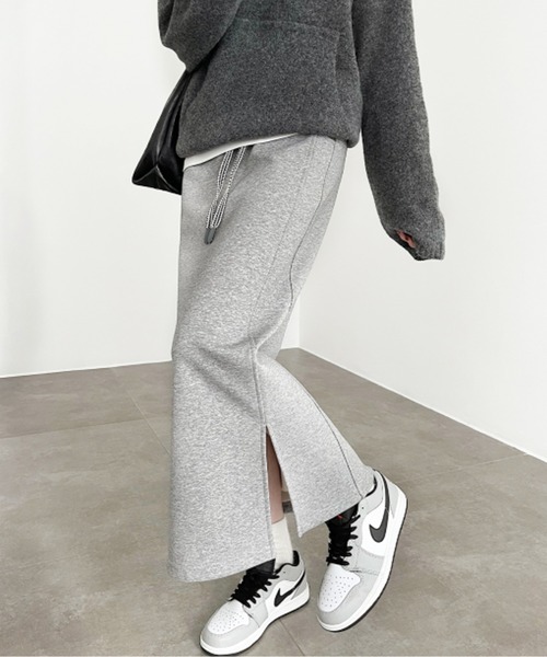 AMAJI(アマジ)の「サイドスリットロングスウェットスカート(スカート・レディース・ダークグレー/ライトグレー・SMALL/MEDIUM/LARGE/X-LARGE)」の6枚目の写真