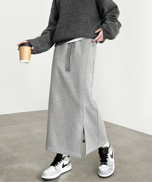 AMAJI(アマジ)の「サイドスリットロングスウェットスカート(スカート・レディース・ダークグレー/ライトグレー・SMALL/MEDIUM/LARGE/X-LARGE)」の9枚目の写真