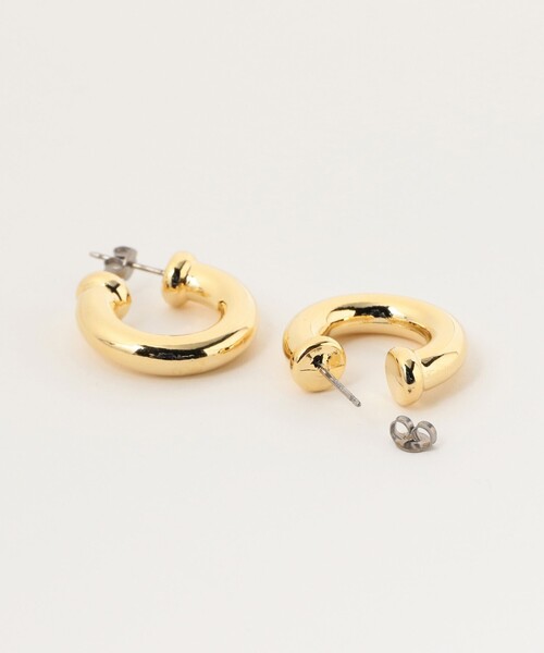 Ray BEAMS(レイビームス)の「ボリューム フープ ピアス(ピアス(両耳用)・レディース・ゴールド・ONE SIZE)」の2枚目の写真