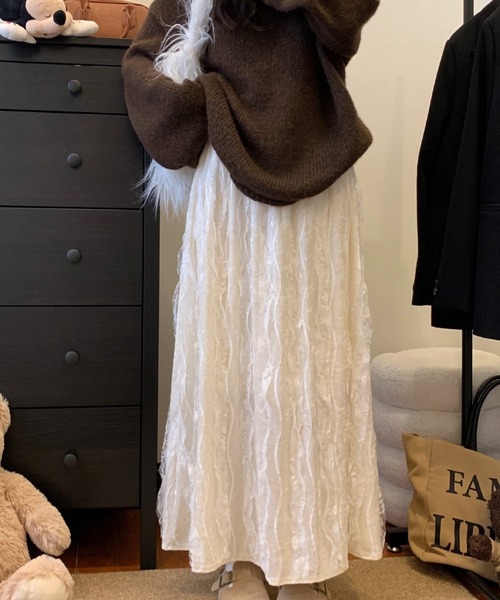 SHOUYO（ショウヨウ）の「シワ加工ロングスカート／上品揺れ感／大人フェミニン（スカート・レディース・ホワイト/ブラック・M）」の5枚目の写真