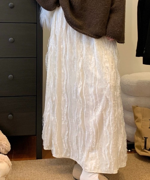 SHOUYO（ショウヨウ）の「シワ加工ロングスカート／上品揺れ感／大人フェミニン（スカート・レディース・ホワイト/ブラック・M）」の7枚目の写真