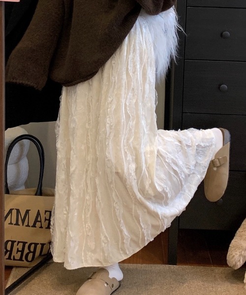 SHOUYO（ショウヨウ）の「シワ加工ロングスカート／上品揺れ感／大人フェミニン（スカート・レディース・ホワイト/ブラック・M）」の11枚目の写真