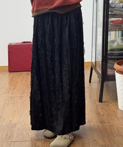 SHOUYO（ショウヨウ）の「シワ加工ロングスカート／上品揺れ感／大人フェミニン（スカート・レディース・ホワイト/ブラック・M）」の14枚目の写真