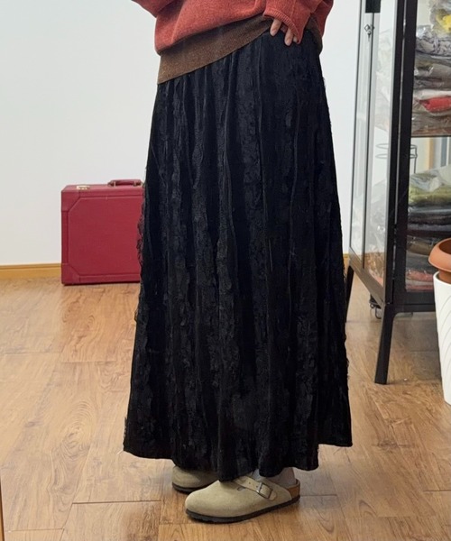 SHOUYO（ショウヨウ）の「シワ加工ロングスカート／上品揺れ感／大人フェミニン（スカート・レディース・ホワイト/ブラック・M）」の15枚目の写真