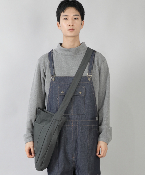 SAINTCREW(セントクルー)の「ラウンドボリュームペンタゴンポケットクロスバッグ RVP-150 チャコール(メッセンジャーバッグ・メンズ・その他・フリー)」の2枚目の写真