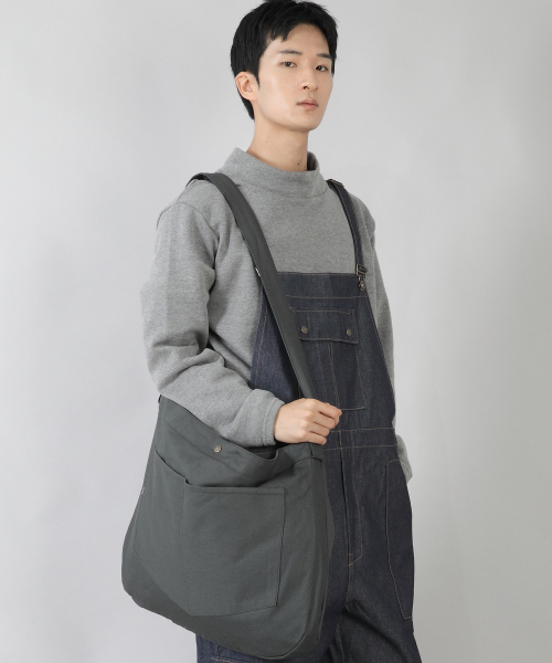 SAINTCREW(セントクルー)の「ラウンドボリュームペンタゴンポケットクロスバッグ RVP-150 チャコール(メッセンジャーバッグ・メンズ・その他・フリー)」の3枚目の写真