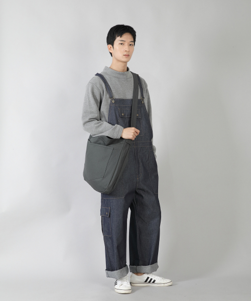 SAINTCREW(セントクルー)の「ラウンドボリュームペンタゴンポケットクロスバッグ RVP-150 チャコール(メッセンジャーバッグ・メンズ・その他・フリー)」の7枚目の写真