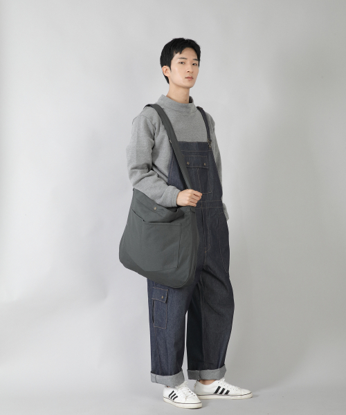 SAINTCREW(セントクルー)の「ラウンドボリュームペンタゴンポケットクロスバッグ RVP-150 チャコール(メッセンジャーバッグ・メンズ・その他・フリー)」の8枚目の写真