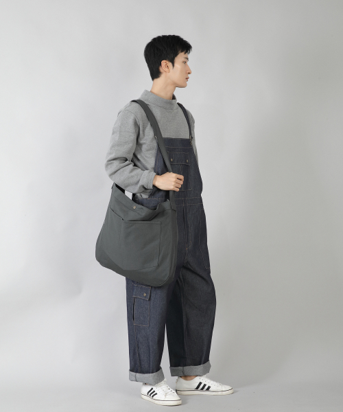 SAINTCREW(セントクルー)の「ラウンドボリュームペンタゴンポケットクロスバッグ RVP-150 チャコール(メッセンジャーバッグ・メンズ・その他・フリー)」の10枚目の写真
