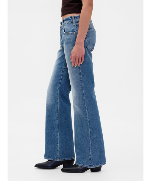 GAP(ギャップ)の「ミッドライズ リラックスフィット フレアデニム(デニムパンツ・レディース・ライトインディゴブルー・23/24/25/26/27/28/29/30)」の4枚目の写真