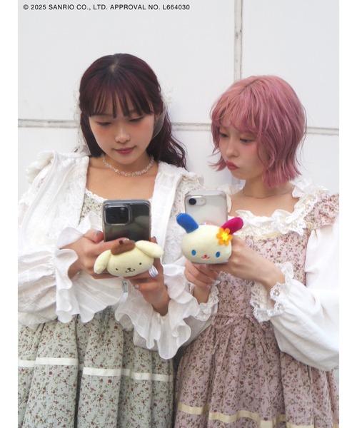 sanrio(サンリオ)の「もこもこウサハナスマホグリップ(スマホグッズ・レディース・アイボリー・FREE)」の2枚目の写真