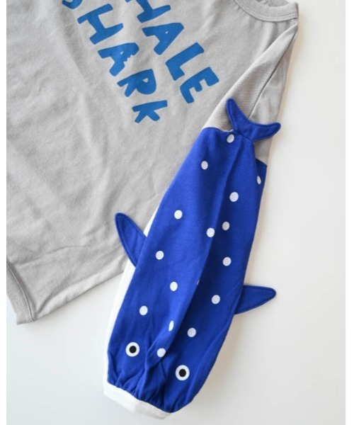 nicohrat（ニコフラート）の「nicohrat/ニコフラート ジンベイザメ袖ロングＴシャツ（Tシャツ/カットソー・キッズ・サックスブルー/オフホワイト/グレー・130cm/140cm/90cm/100cm/110cm/120cm）」の6枚目の写真