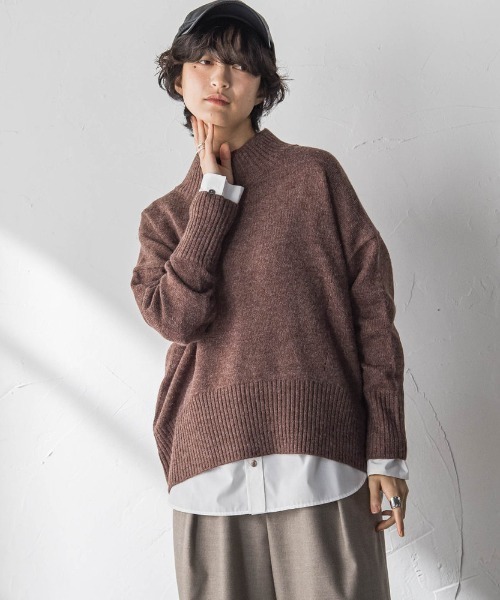 MAYSON GREY(メイソングレイ)の「ハイネックシンプルニット(ニット/セーター・レディース・レッド/ブラウン/ブラック/オフホワイト・M)」の3枚目の写真