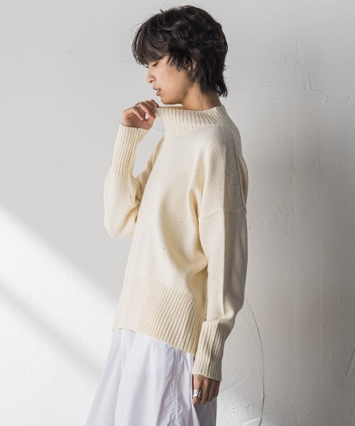 MAYSON GREY(メイソングレイ)の「ハイネックシンプルニット(ニット/セーター・レディース・レッド/ブラウン/ブラック/オフホワイト・M)」の5枚目の写真