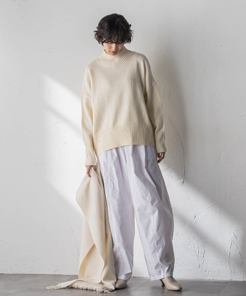 MAYSON GREY(メイソングレイ)の「ハイネックシンプルニット(ニット/セーター・レディース・レッド/ブラウン/ブラック/オフホワイト・M)」の7枚目の写真
