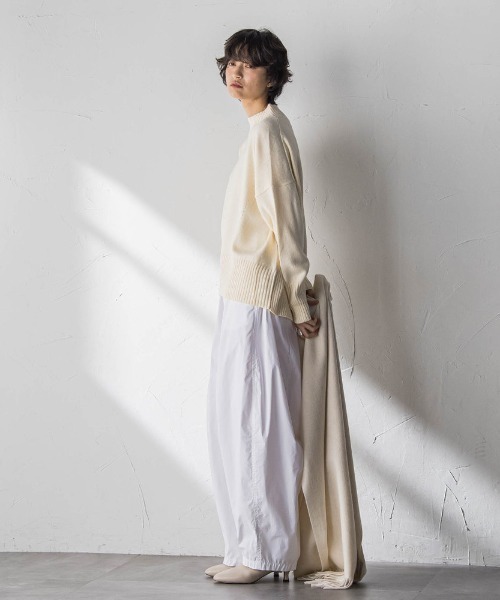 MAYSON GREY(メイソングレイ)の「ハイネックシンプルニット(ニット/セーター・レディース・レッド/ブラウン/ブラック/オフホワイト・M)」の8枚目の写真