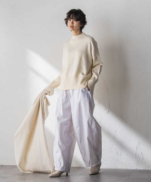 MAYSON GREY(メイソングレイ)の「ハイネックシンプルニット(ニット/セーター・レディース・レッド/ブラウン/ブラック/オフホワイト・M)」の9枚目の写真