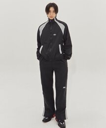 BORN CHAMPS（ボーンチャンプス）の「CHMPS スポーティロゴトラックセットアップ ブラック（ナイロンジャケット）」