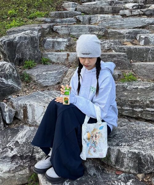 Cavish（カビシ）の「PLUR HOODIE LIGHT GREY(CV2BFUM402A)（パーカー・レディース・ライトグレー・S/L/XL）」の2枚目の写真