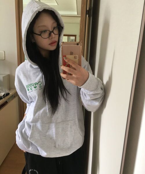 Cavish（カビシ）の「PLUR HOODIE LIGHT GREY(CV2BFUM402A)（パーカー・レディース・ライトグレー・S/L/XL）」の3枚目の写真