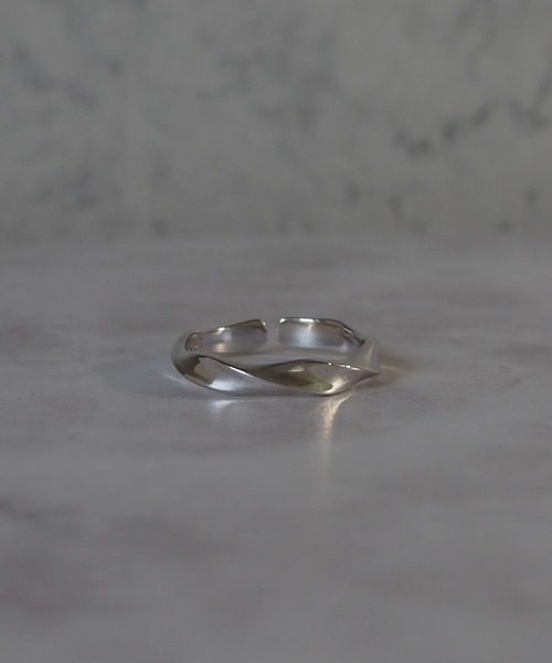 SBG（エスビー）の「インフルエンサー みずきち × SBG フロー カーブ オープンリング Silver925（リング・メンズ・シルバー・FREE）」の3枚目の写真