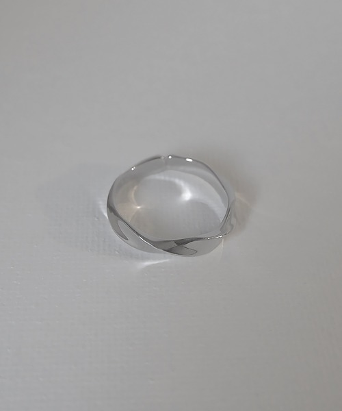SBG（エスビー）の「インフルエンサー みずきち × SBG フロー カーブ オープンリング Silver925（リング・メンズ・シルバー・FREE）」の2枚目の写真