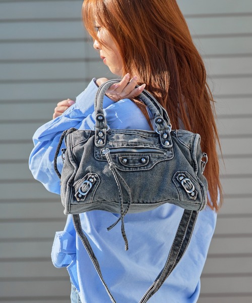 Chick（チック）の「Studded 2-Way Denim Shoulder Bag / スタッズ付き 2WAY デニムショルダーバッグ 2026年春夏（ハンドバッグ・レディース・ブラック/ネイビー・FREE）」の2枚目の写真