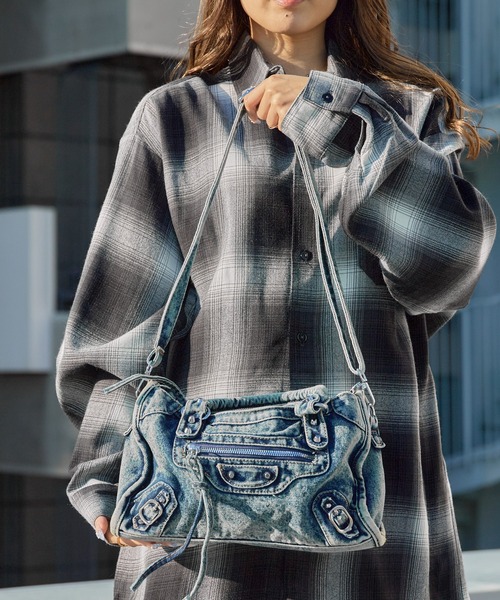 Chick（チック）の「Studded 2-Way Denim Shoulder Bag / スタッズ付き 2WAY デニムショルダーバッグ 2026年春夏（ハンドバッグ・レディース・ブラック/ネイビー・FREE）」の19枚目の写真