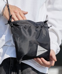 and wander（アンドワンダー）の「【and wander】20L messenger bag