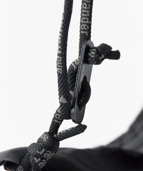 and wander(アンドワンダー)の「and wander/アンドワンダー crispy rip sacoche サコッシュ 秋 秋服 2026年秋冬(ショルダーバッグ・メンズ・ブラック・FREE)」の7枚目の写真