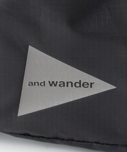 and wander(アンドワンダー)の「and wander/アンドワンダー crispy rip sacoche サコッシュ 秋 秋服 2026年秋冬(ショルダーバッグ・メンズ・ブラック・FREE)」の14枚目の写真