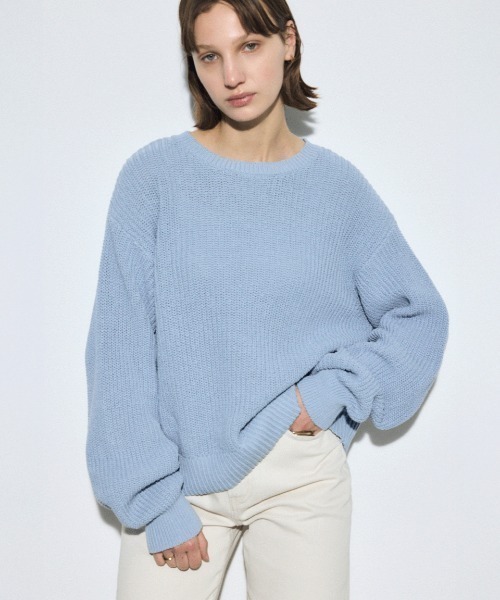 AZUL by moussy(アズールバイマウジー)の「畔編みリラックスニットトップス(ニット/セーター・レディース・アイボリー/ライトブルー/ライトイエロー/ネイビー・FREE)」の3枚目の写真