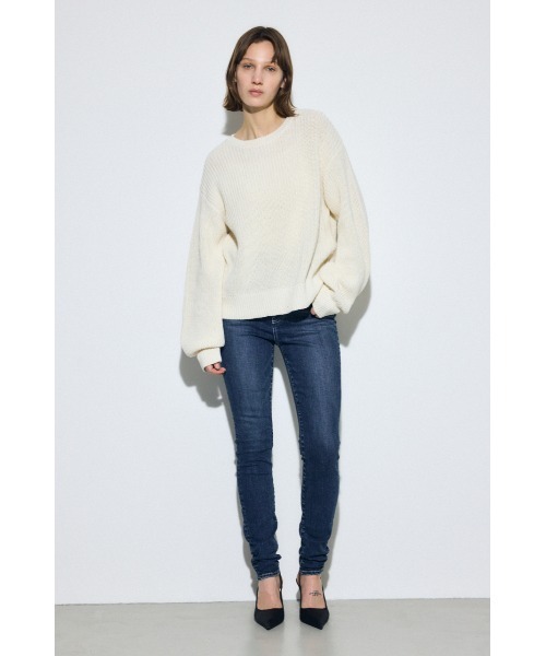 AZUL by moussy(アズールバイマウジー)の「畔編みリラックスニットトップス(ニット/セーター・レディース・アイボリー/ライトブルー/ライトイエロー/ネイビー・FREE)」の9枚目の写真