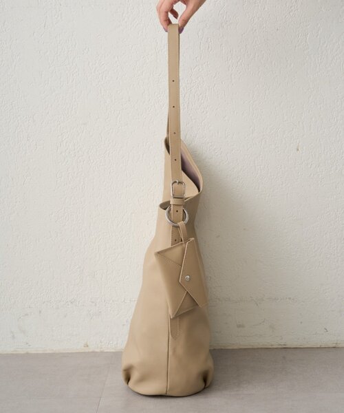 LOUNGEDRESS（ラウンジドレス）の「【＠_yoshinosan_【GALENA/ガレナ】スロープワンショルダーBag（トートバッグ・レディース・ベージュ/ブラック・FREE）」の13枚目の写真