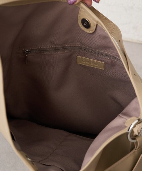 LOUNGEDRESS（ラウンジドレス）の「【＠_yoshinosan_【GALENA/ガレナ】スロープワンショルダーBag（トートバッグ・レディース・ベージュ/ブラック・FREE）」の15枚目の写真