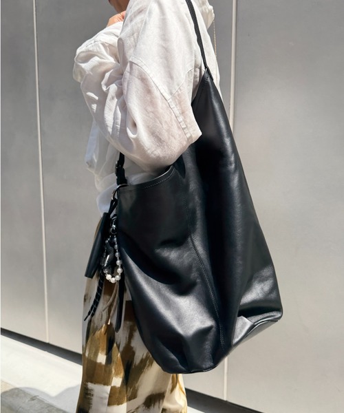 GALENA(LOUNGEDRESS)(ガレナ)の「【GALENA/ガレナ】ワンショルダートートBag(ショルダーバッグ・レディース・ベージュ/ブラック・FREE)」の1枚目の写真