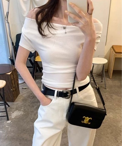 kirakiraShop(キラキラショップ)の「シャーリング オフショルダー トップス(Tシャツ/カットソー・レディース・イエロー/ネイビー/チャコール/ブラック/ピンク/ブラウン/ホワイト/ブルー/杢グレー・FREE)」の13枚目の写真