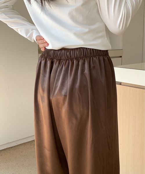 Siel（シエル）の「サテンイージーパンツ（その他パンツ・レディース・ブラウン/グレー/ベージュ/ブラック・FREE）」の5枚目の写真