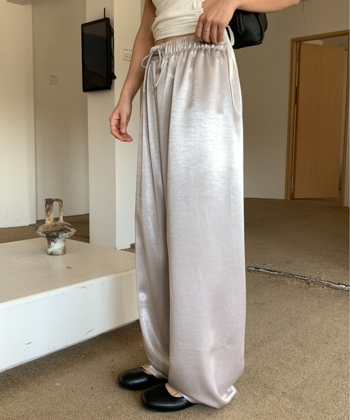Siel（シエル）の「サテンイージーパンツ（その他パンツ・レディース・ブラウン/グレー/ベージュ/ブラック・FREE）」の17枚目の写真