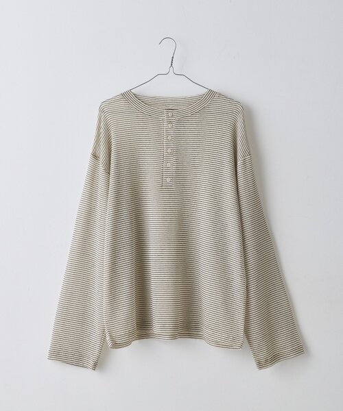 WHIMSIC（ウィムジック）の「【UNISEX/新色追加】シアーボーダーヘンリーネックプルオーバー（ニット/セーター・メンズ・オフホワイト/チャコールグレー/ベージュ・FREE）」の2枚目の写真