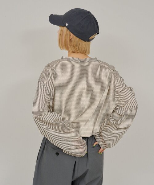 WHIMSIC（ウィムジック）の「【UNISEX/新色追加】シアーボーダーヘンリーネックプルオーバー（ニット/セーター・メンズ・オフホワイト/チャコールグレー/ベージュ・FREE）」の10枚目の写真
