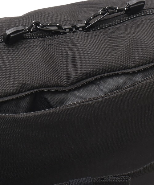 atmos(アトモス)の「atmos Waist Bag / アトモス ウエスト バッグ(ボディバッグ/ウエストポーチ・メンズ・カーキ/ブラック・ONE SIZE)」の6枚目の写真