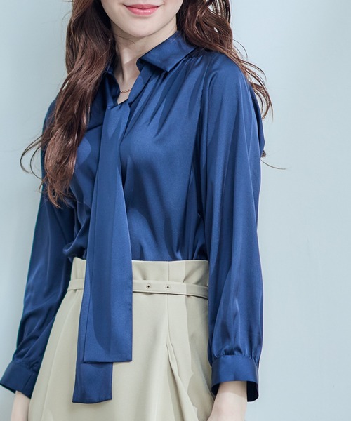 12Twelve Agenda（トゥエルブ　アジェンダ）の「Manywaysデザインブラウス（シャツ/ブラウス・レディース・オフホワイト/ネイビー/ピンク・M）」の2枚目の写真