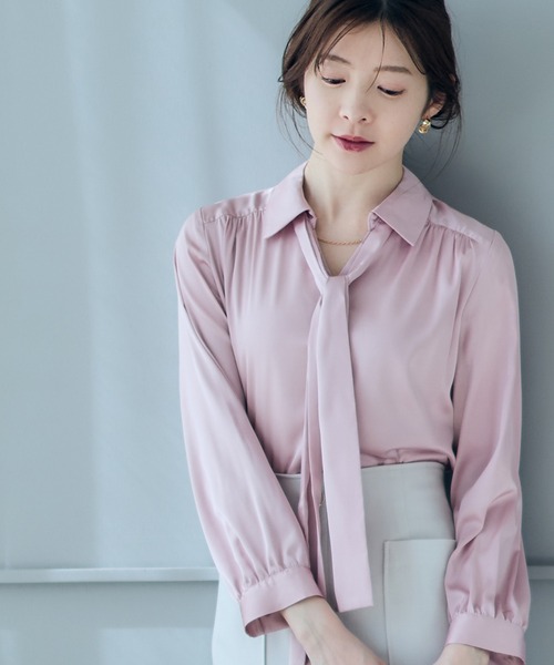 12Twelve Agenda（トゥエルブ　アジェンダ）の「Manywaysデザインブラウス（シャツ/ブラウス・レディース・オフホワイト/ネイビー/ピンク・M）」の3枚目の写真