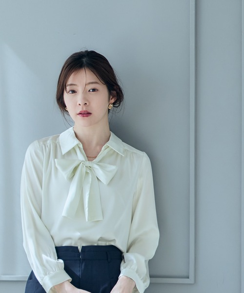 12Twelve Agenda（トゥエルブ　アジェンダ）の「Manywaysデザインブラウス（シャツ/ブラウス・レディース・オフホワイト/ネイビー/ピンク・M）」の6枚目の写真