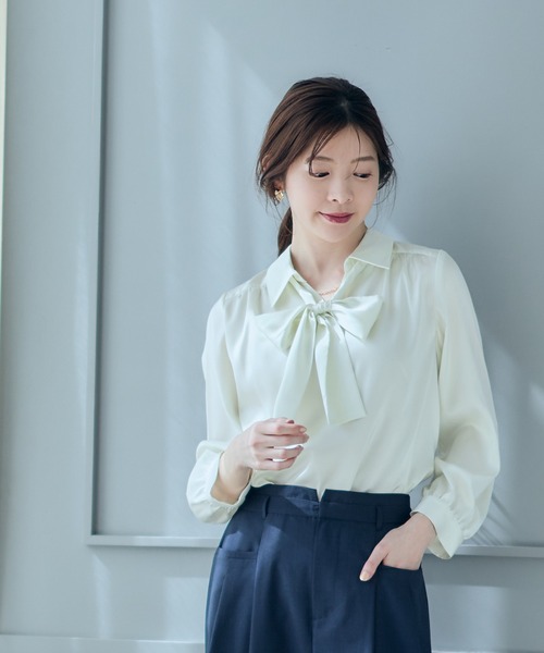 12Twelve Agenda（トゥエルブ　アジェンダ）の「Manywaysデザインブラウス（シャツ/ブラウス・レディース・オフホワイト/ネイビー/ピンク・M）」の5枚目の写真