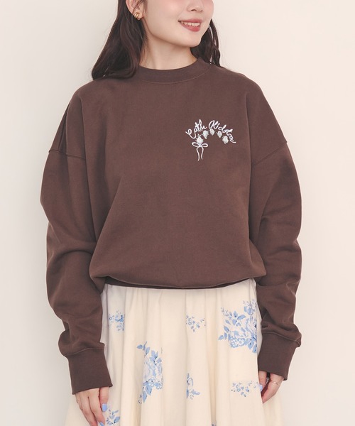 Cath Kidston(キャスキッドソン)の「刺繍スウェットトップス Ribbon Floral(スウェット・レディース・サックスブルー/ブラウン/ライトピンク/アイボリー・FREE)」の3枚目の写真