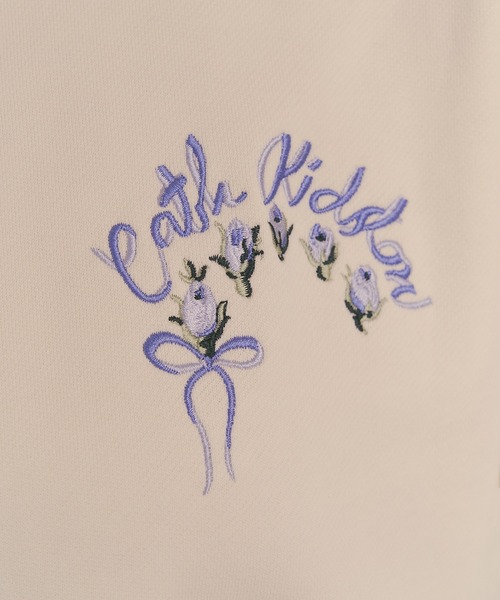 Cath Kidston(キャスキッドソン)の「刺繍スウェットトップス Ribbon Floral(スウェット・レディース・サックスブルー/ブラウン/ライトピンク/アイボリー・FREE)」の17枚目の写真
