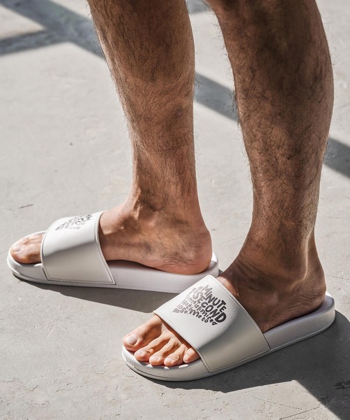 1minute 1second(ワンミニットワンセカンド)の「mko13404-shower sandals (PAVE heart) シャワーサンダル(1M26N370)(サンダル・メンズ・ホワイト/ブラック・XL/L/M/S)」の4枚目の写真