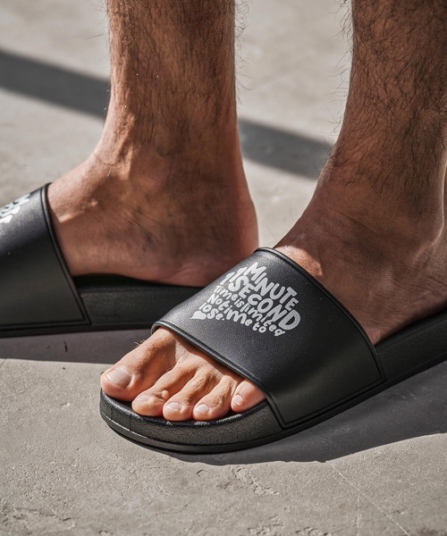 1minute 1second(ワンミニットワンセカンド)の「mko13404-shower sandals (PAVE heart) シャワーサンダル(1M26N370)(サンダル・メンズ・ホワイト/ブラック・XL/L/M/S)」の9枚目の写真